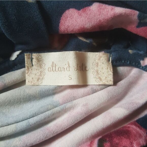 Altar'd State Bell Sleeve Floral Top Size Small - Picture 6 of 6